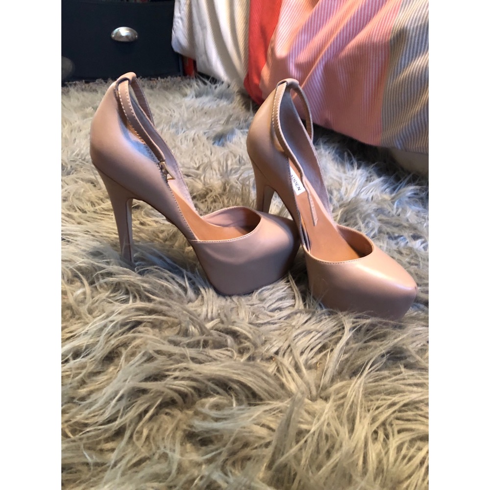 Steve Madden Beige Leather platform pumps